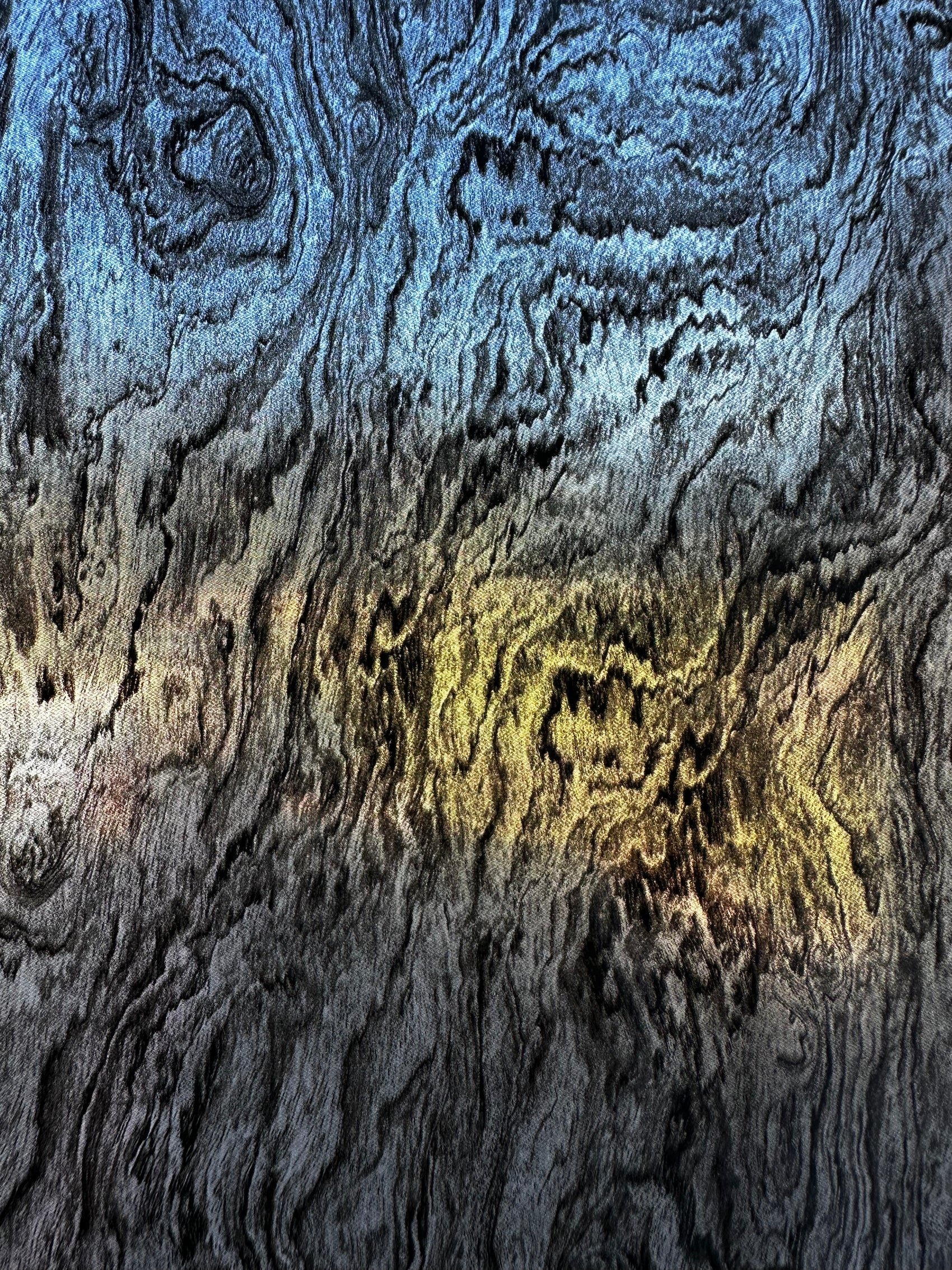 Black wood grain 2